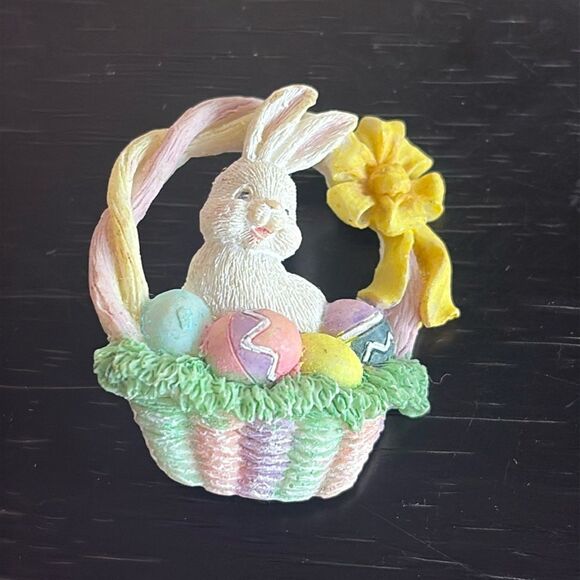 Vintage Easter Pin Brooch Bunny Basket - Picture 1 of 5